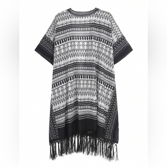 Black and White Patterned Women's Kimino - Picture 5 of 9